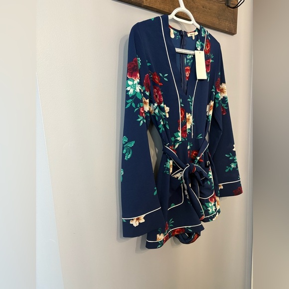 Floral Long Sleeve Romper size Small - Picture 6 of 8